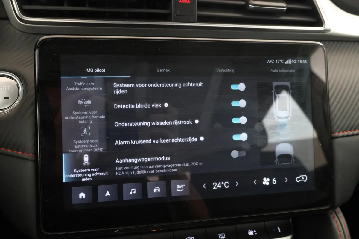 MG EV Long Range Luxury 70 kWh Panorama, 360 camera, Apple carplay!