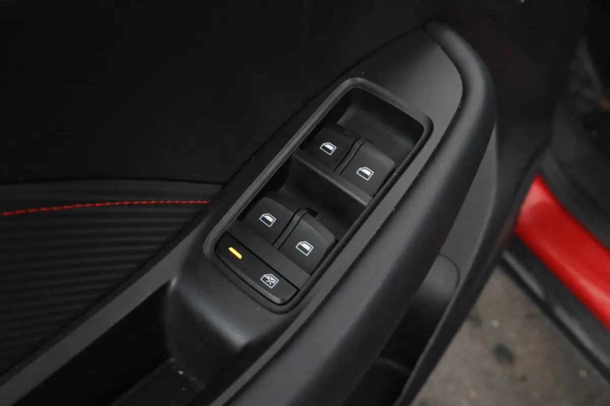 MG EV Long Range Luxury 70 kWh Panorama, 360 camera, Apple carplay!