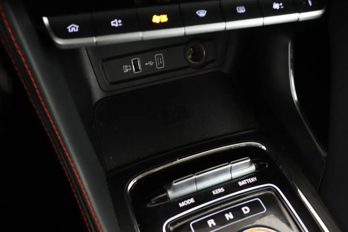 MG EV Long Range Luxury 70 kWh Panorama, 360 camera, Apple carplay!