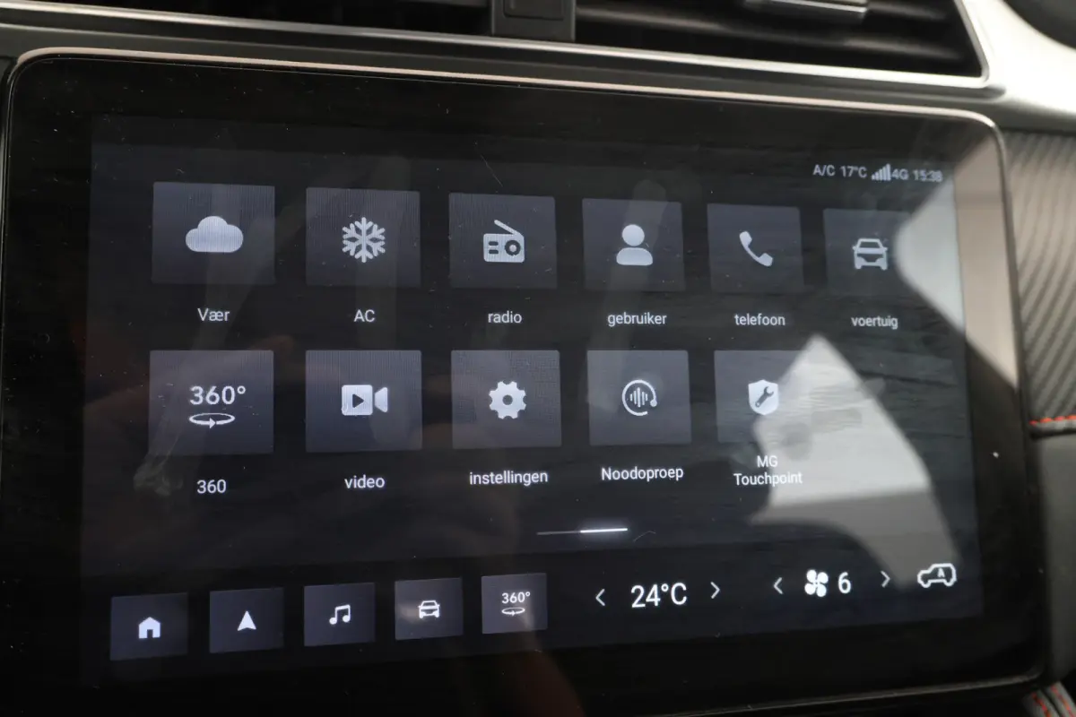 MG EV Long Range Luxury 70 kWh Panorama, 360 camera, Apple carplay!