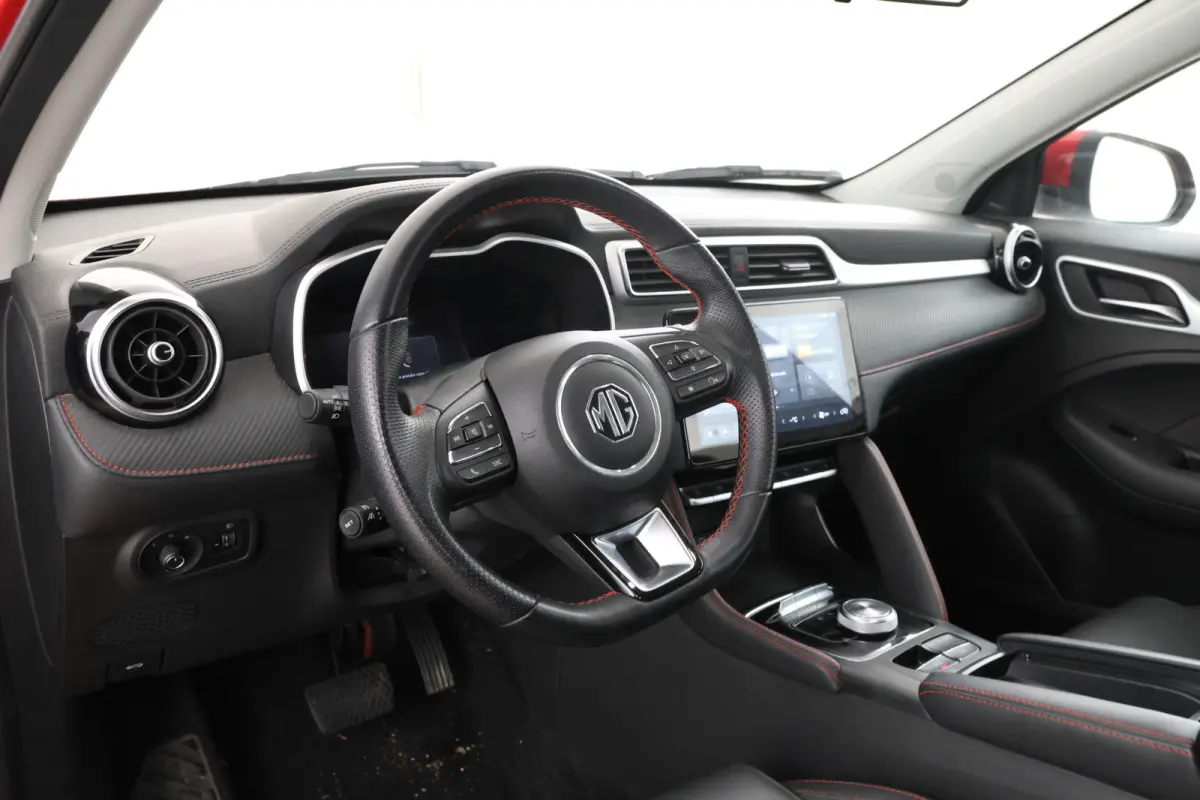 MG EV Long Range Luxury 70 kWh Panorama, 360 camera, Apple carplay!