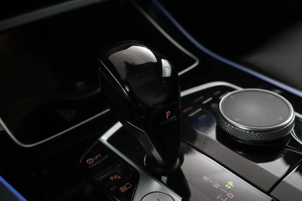 xDrive45e High Executive M-sport Full black Apple carplay