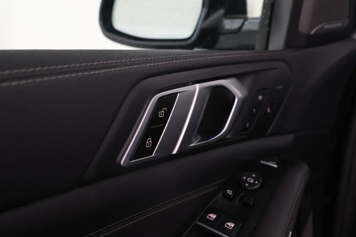 xDrive45e High Executive M-sport Full black Apple carplay