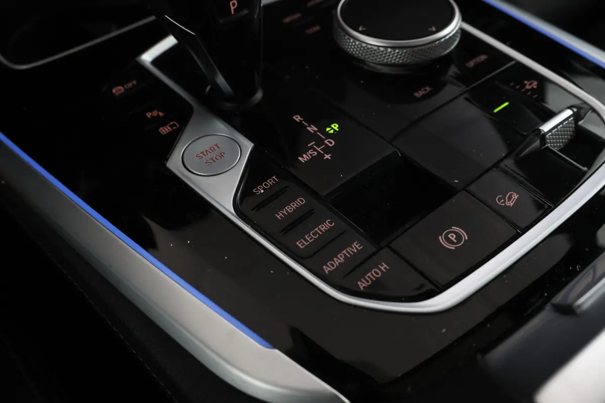 xDrive45e High Executive M-sport Full black Apple carplay