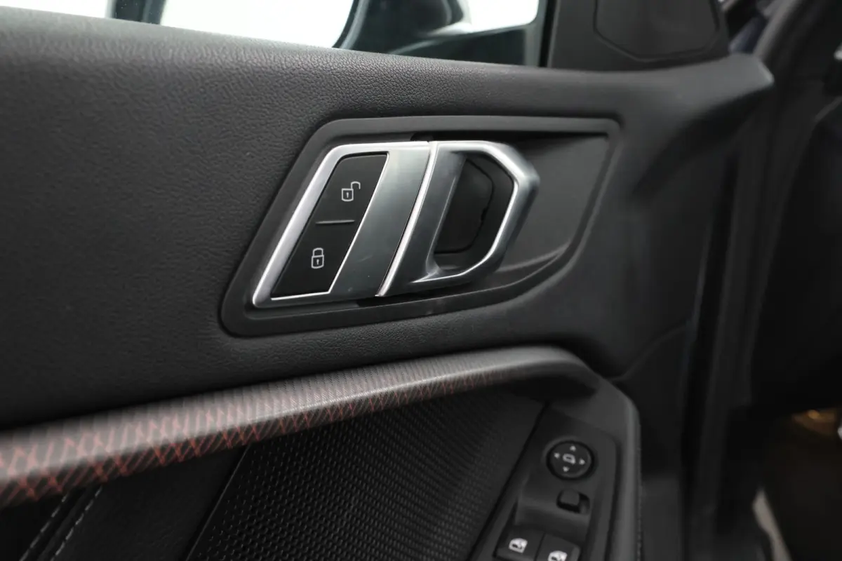 218i High Executive Automaat, M-sport, Leer, Digitaal Dash