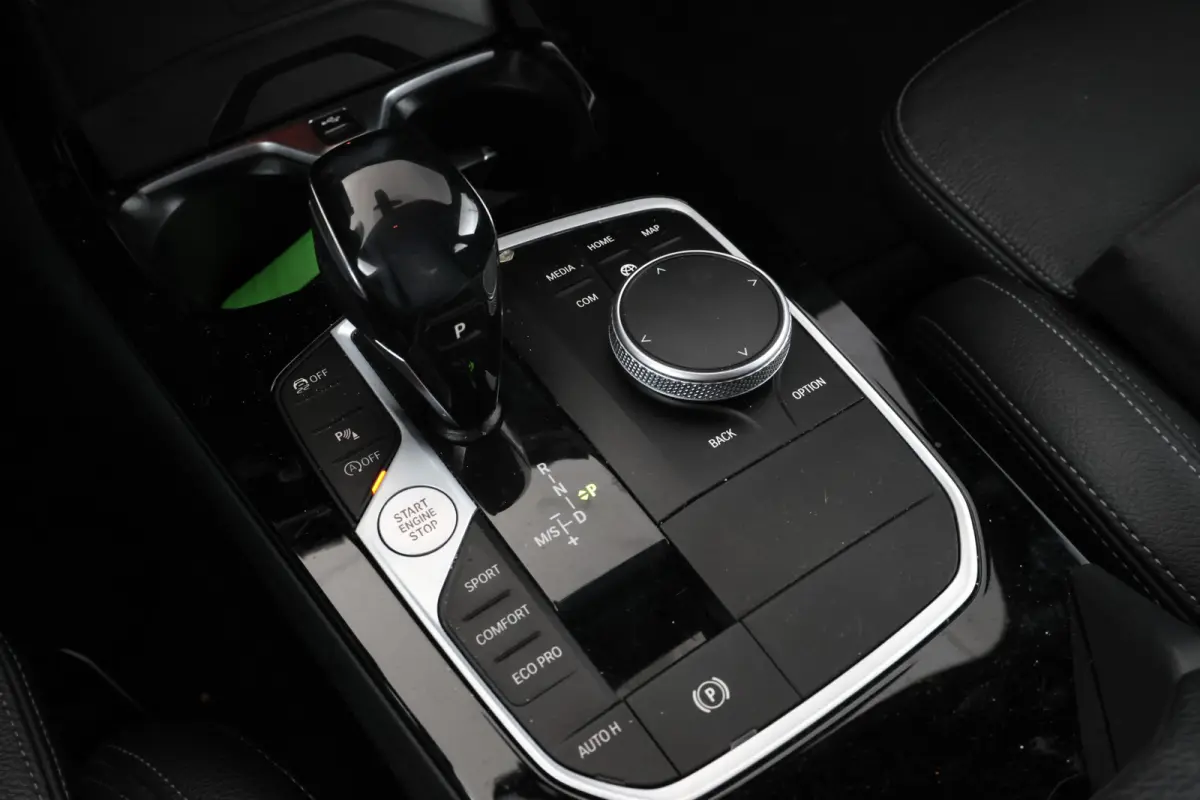 218i High Executive Automaat, M-sport, Leer, Digitaal Dash