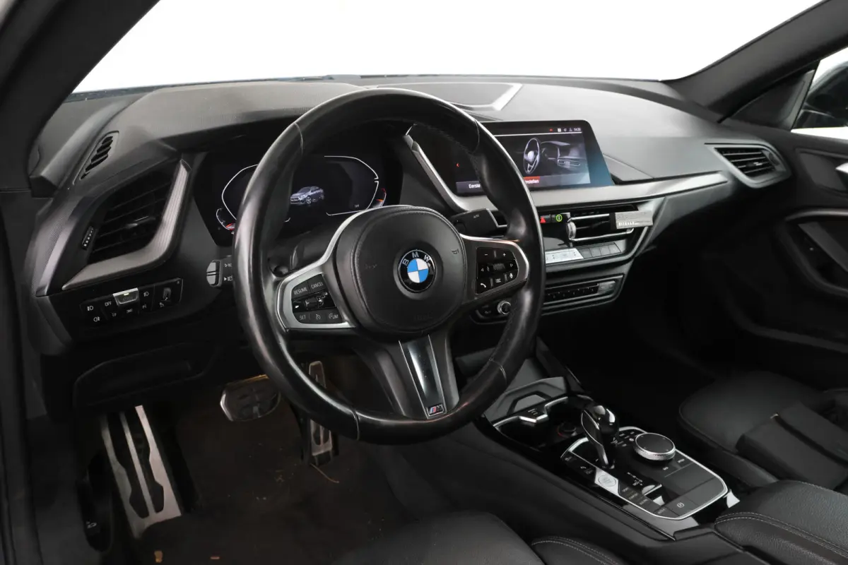 218i High Executive Automaat, M-sport, Leer, Digitaal Dash