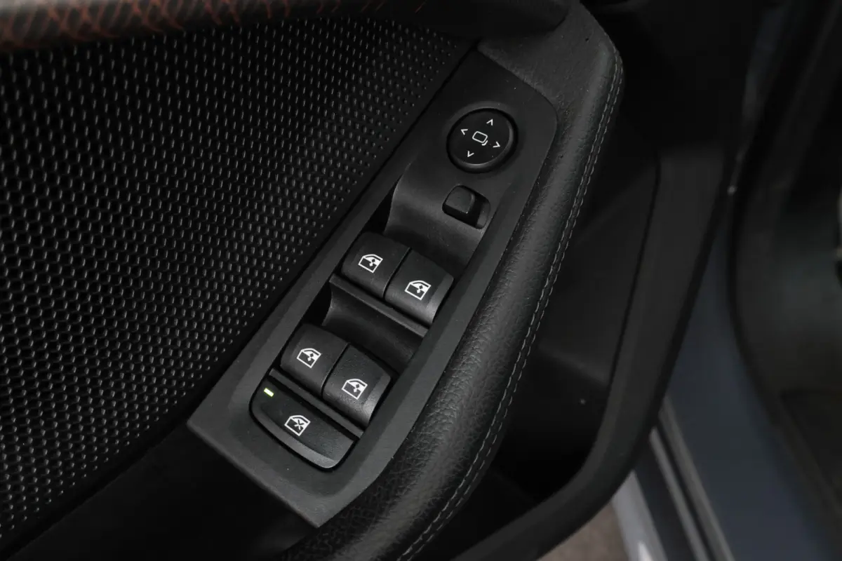 218i High Executive Automaat, M-sport, Leer, Digitaal Dash