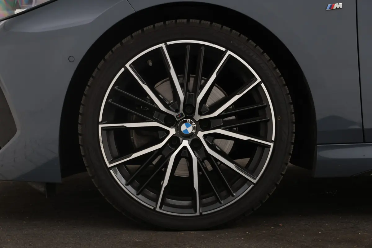 218i High Executive Automaat, M-sport, Leer, Digitaal Dash