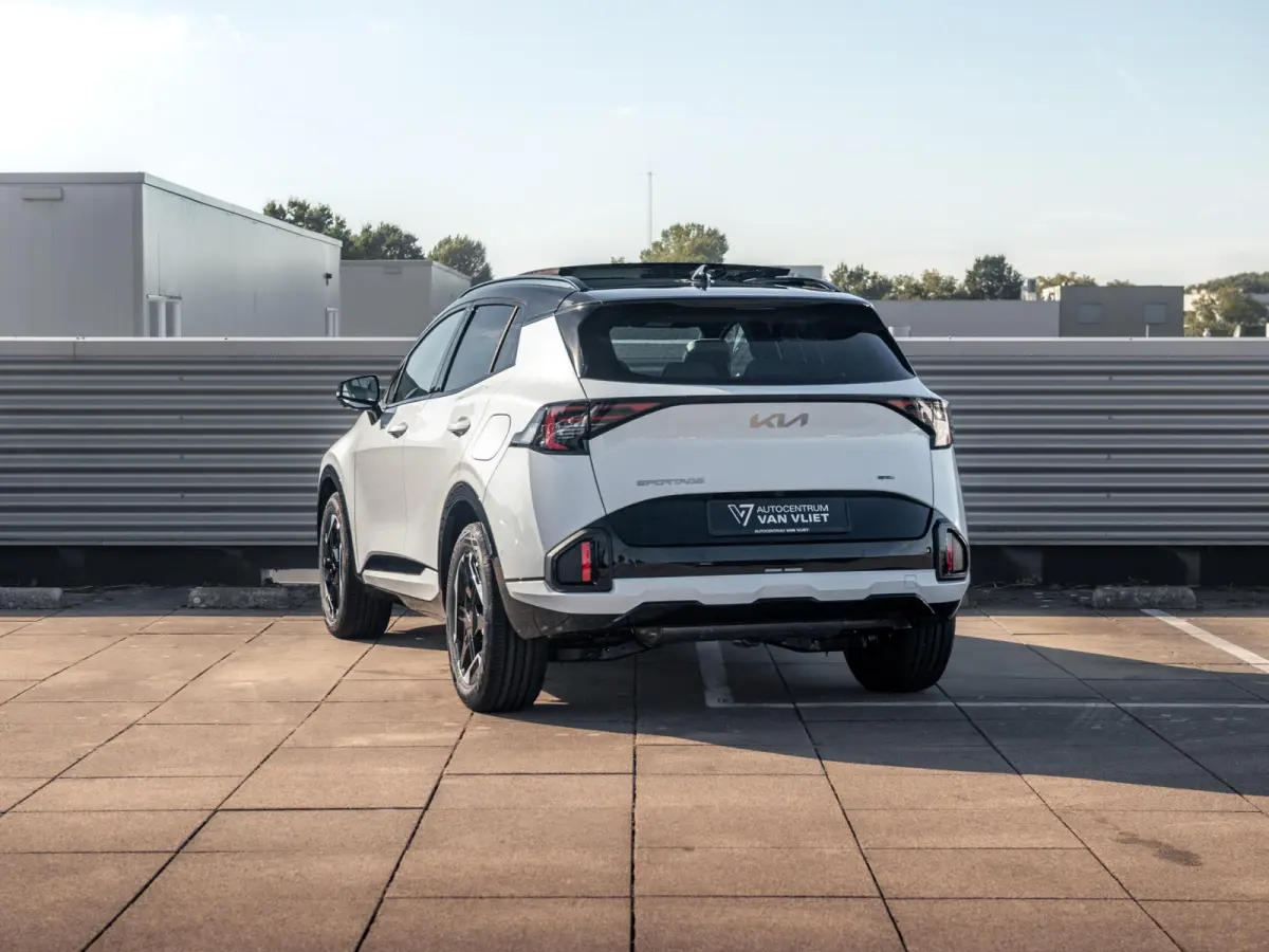 1.6 T-GDi Hybrid GT-PlusLine | Actieprijs* | Navi. | Clima. | Adapt. Cruise. | Stoel&Stuur Verwarming | Dodehoekcamera | Panodak | GT-Line Bekleding In Suède/Lederlook | Harman Kardon | Sli