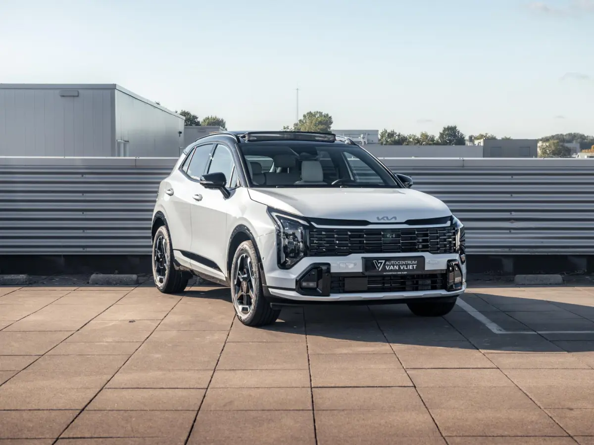1.6 T-GDi Hybrid GT-PlusLine | Actieprijs* | Navi. | Clima. | Adapt. Cruise. | Stoel&Stuur Verwarming | Dodehoekcamera | Panodak | GT-Line Bekleding In Suède/Lederlook | Harman Kardon | Sli