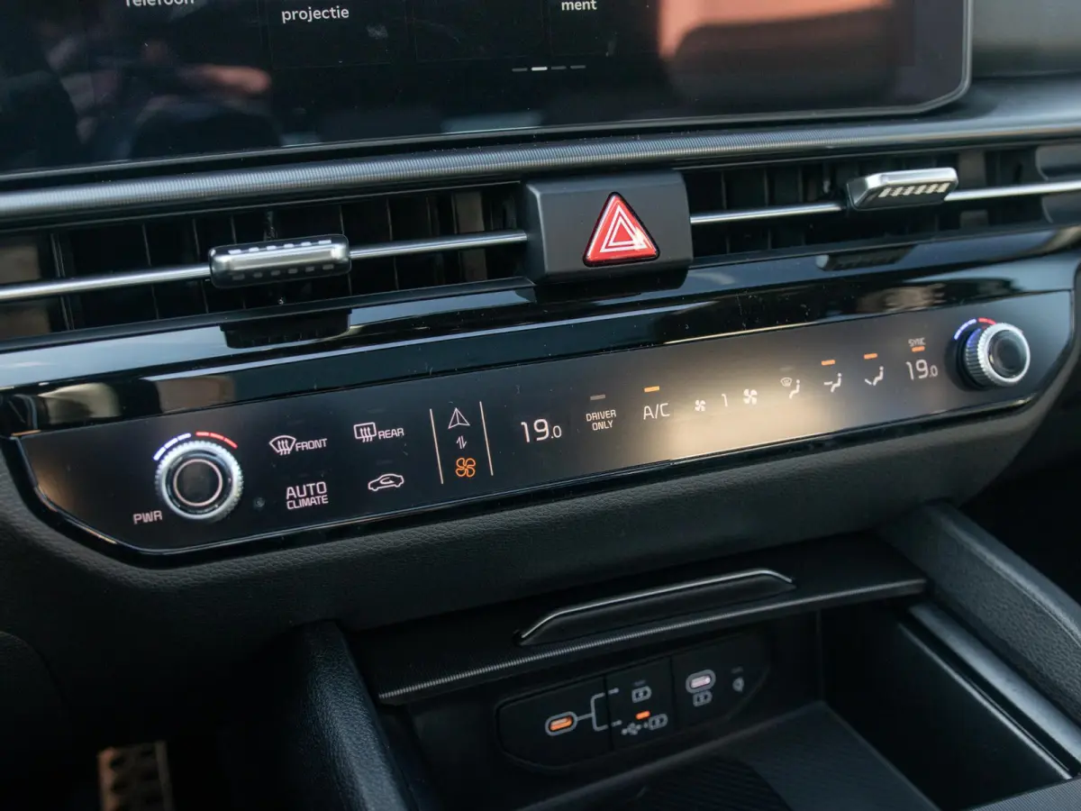 1.6 T-GDi Hybrid GT-PlusLine | Actieprijs* | Navi. | Clima. | Adapt. Cruise. | Stoel&Stuur Verwarming | Dodehoekcamera | Panodak | GT-Line Bekleding In Suède/Lederlook | Harman Kardon | Sli