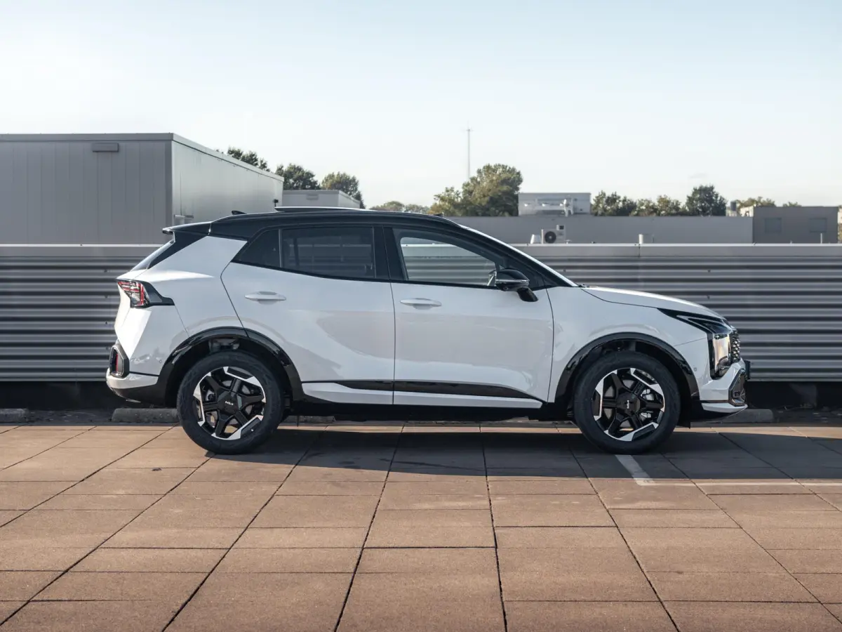 1.6 T-GDi Hybrid GT-PlusLine | Actieprijs* | Navi. | Clima. | Adapt. Cruise. | Stoel&Stuur Verwarming | Dodehoekcamera | Panodak | GT-Line Bekleding In Suède/Lederlook | Harman Kardon | Sli