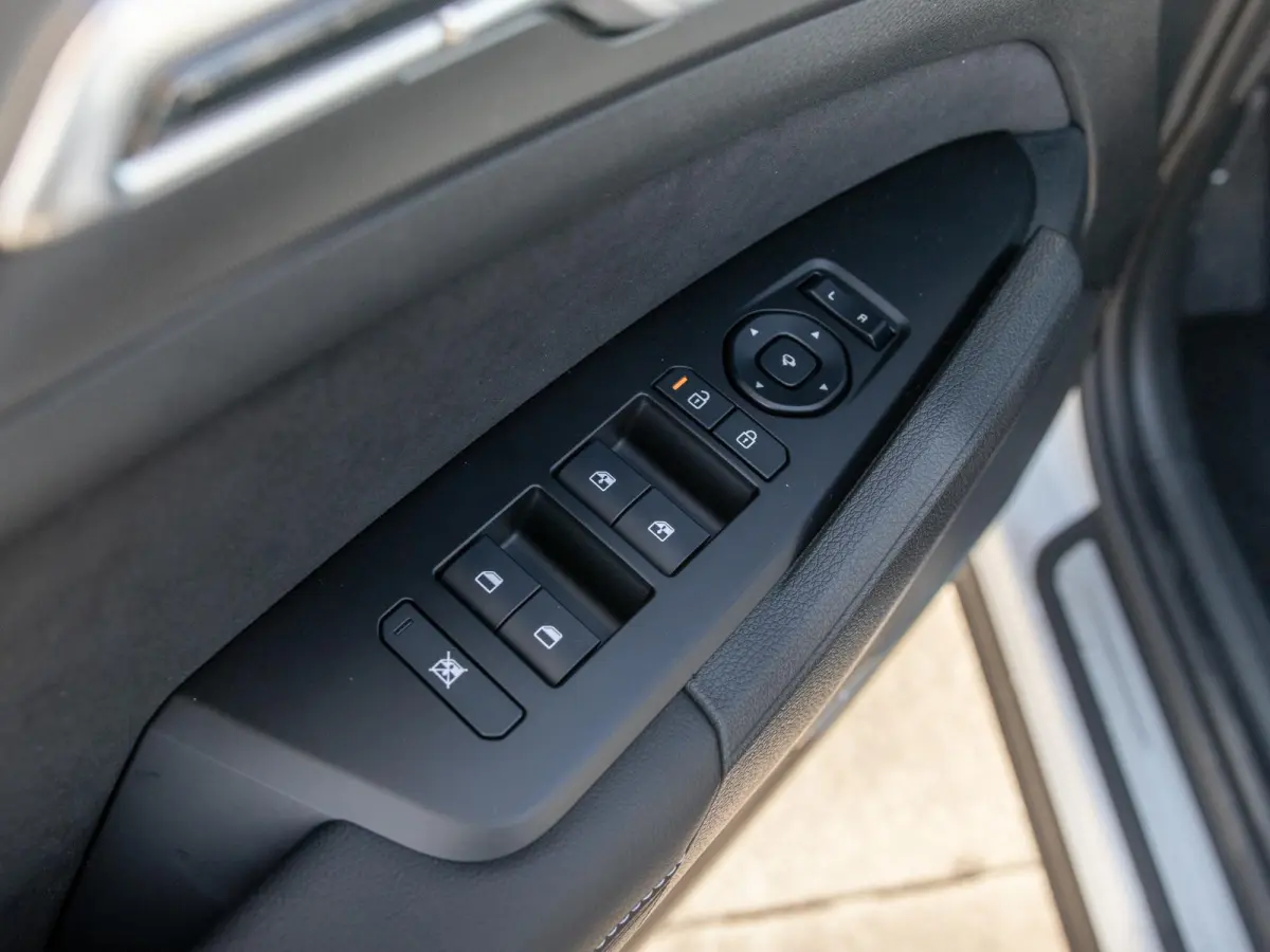 1.6 T-GDi Hybrid GT-PlusLine | Actieprijs* | Navi. | Clima. | Adapt. Cruise. | Stoel&Stuur Verwarming | Dodehoekcamera | Panodak | GT-Line Bekleding In Suède/Lederlook | Harman Kardon | Sli