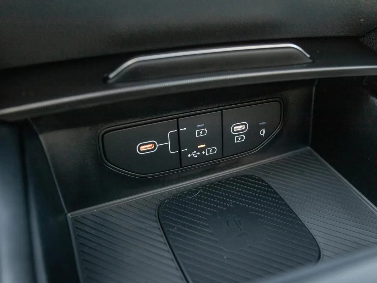 1.6 T-GDi Hybrid GT-PlusLine | Actieprijs* | Navi. | Clima. | Adapt. Cruise. | Stoel&Stuur Verwarming | Dodehoekcamera | Panodak | GT-Line Bekleding In Suède/Lederlook | Harman Kardon | Sli