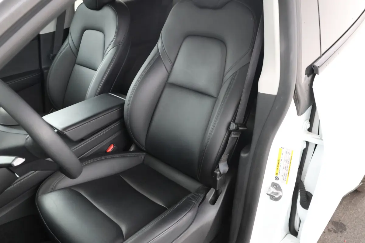 Long Range AWD 75 kWh Volleder, Stoel/stuurverwarming, Navigatie