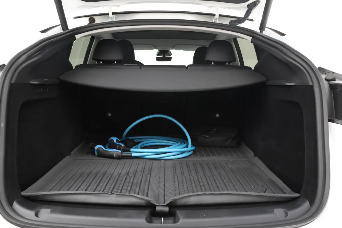 Long Range AWD 75 kWh Volleder, Stoel/stuurverwarming, Navigatie