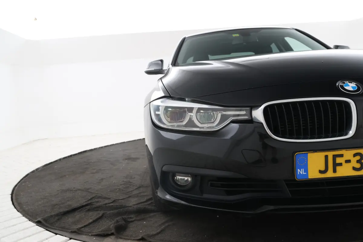 330e Essential - Stoelverwarming, Camera, Volleder