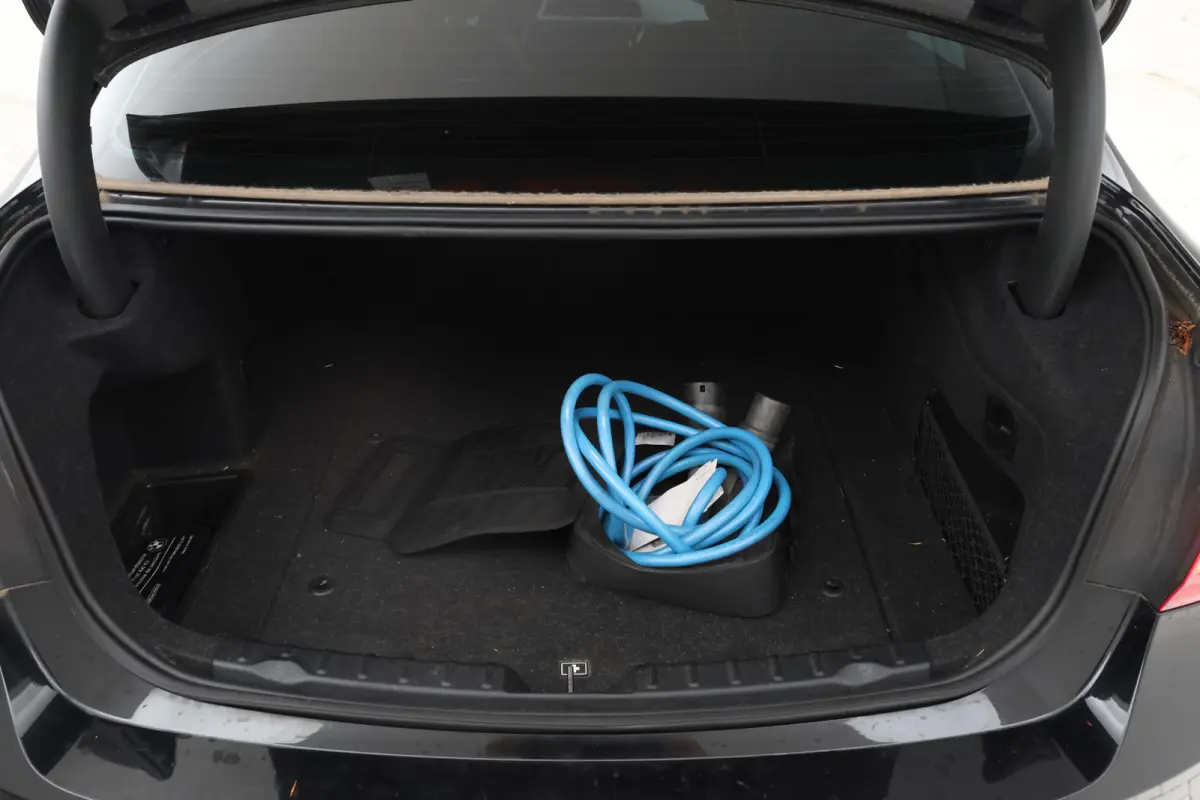 330e Essential - Stoelverwarming, Camera, Volleder