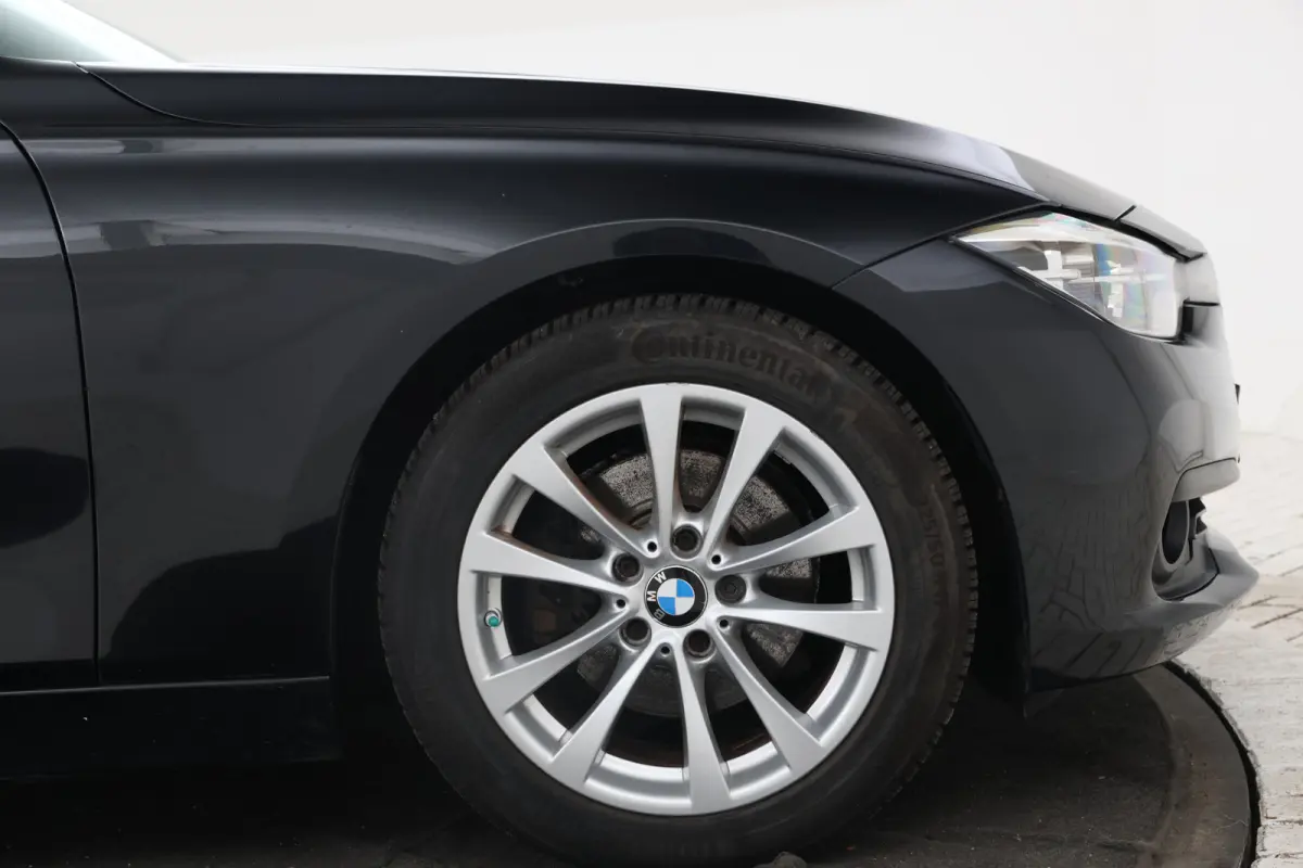 330e Essential - Stoelverwarming, Camera, Volleder