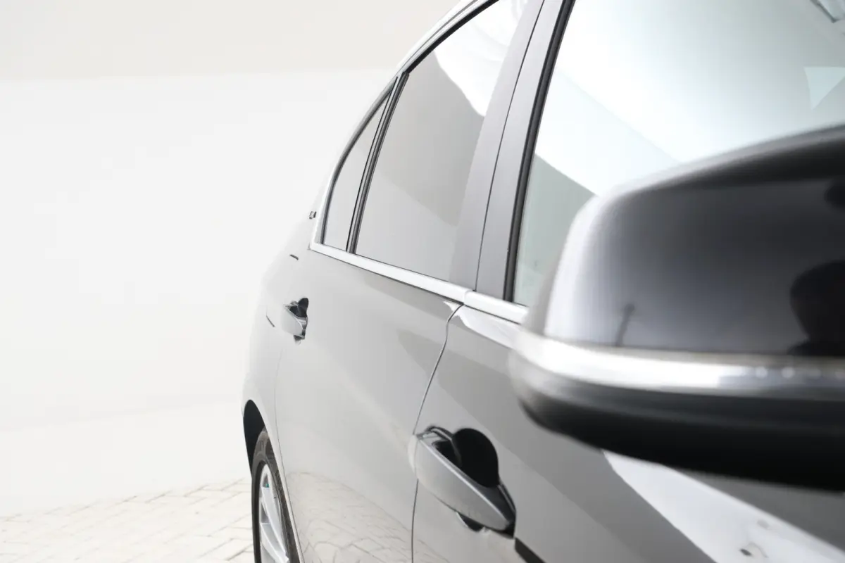 330e Essential - Stoelverwarming, Camera, Volleder