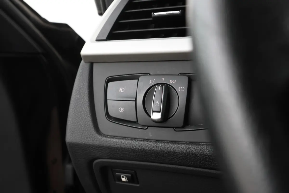 330e Essential - Stoelverwarming, Camera, Volleder