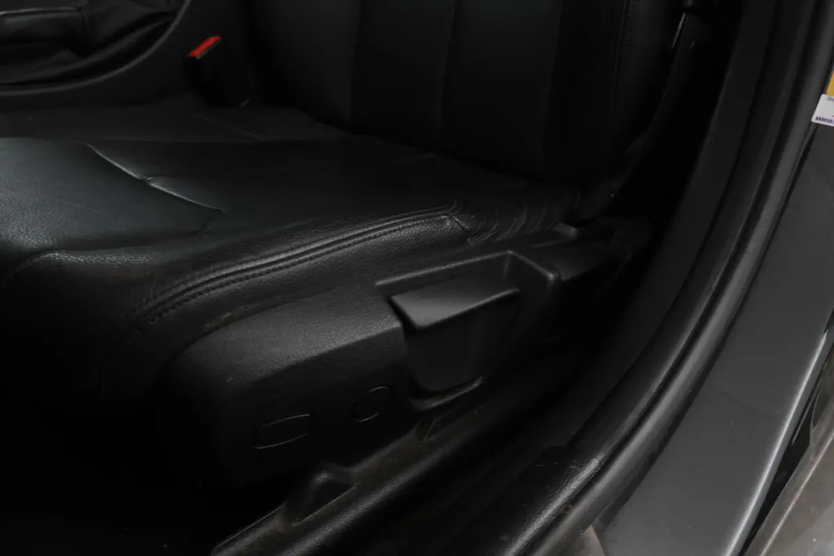 330e Essential - Stoelverwarming, Camera, Volleder