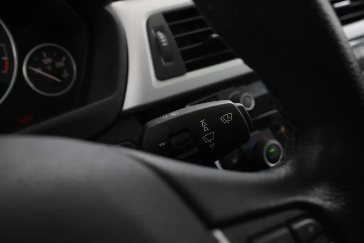 330e Essential - Stoelverwarming, Camera, Volleder