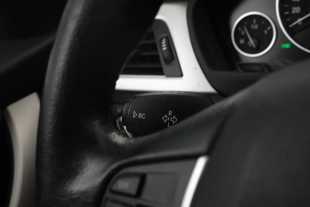 330e Essential - Stoelverwarming, Camera, Volleder