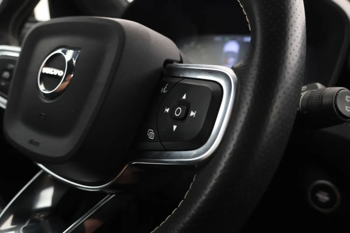1.5 T3 Momentum IntelliSafe, Carplay, Half Leer, Cruise