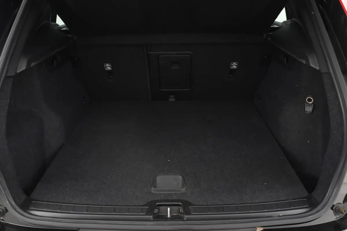 1.5 T3 Momentum IntelliSafe, Carplay, Half Leer, Cruise