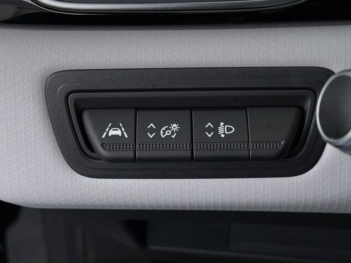 TCe 140 EDC Edition One | AUTOMAAT | Trekhaak | Adapt. Cruise | BOSE Audio |