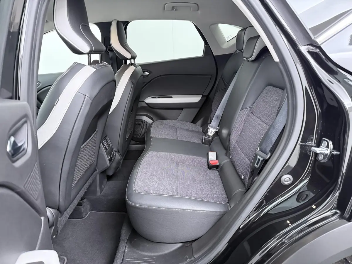 TCe 140 EDC Edition One | AUTOMAAT | Trekhaak | Adapt. Cruise | BOSE Audio |