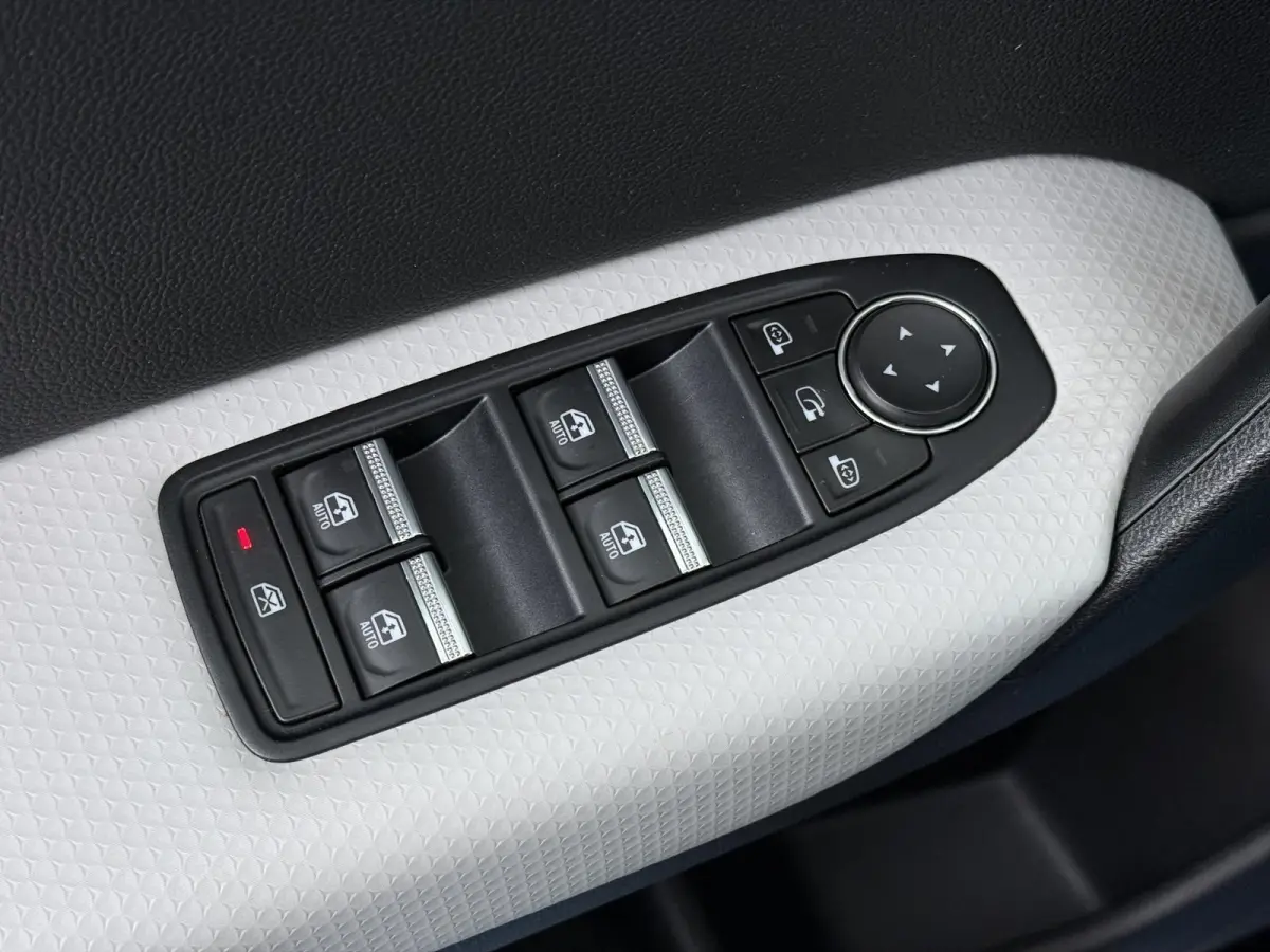 TCe 140 EDC Edition One | AUTOMAAT | Trekhaak | Adapt. Cruise | BOSE Audio |
