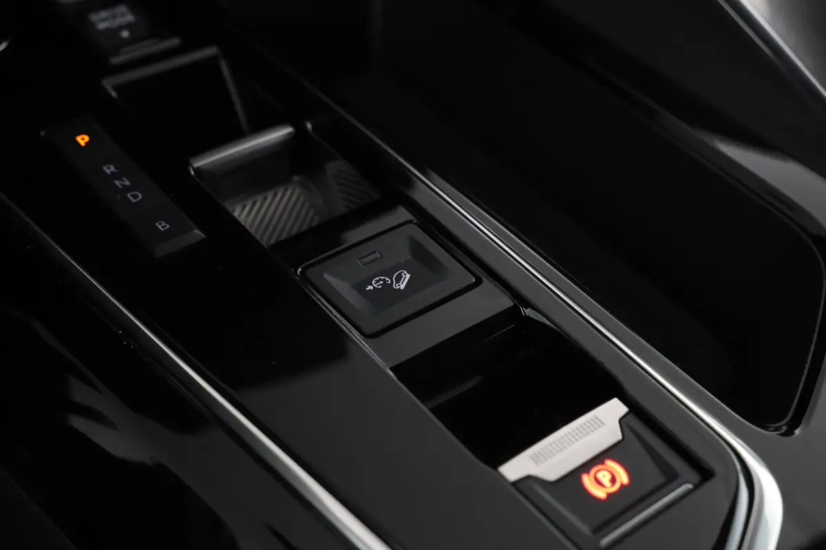 1.6 HYbrid 300 Allure Pack Business Apple carplay, Automaat, climate,