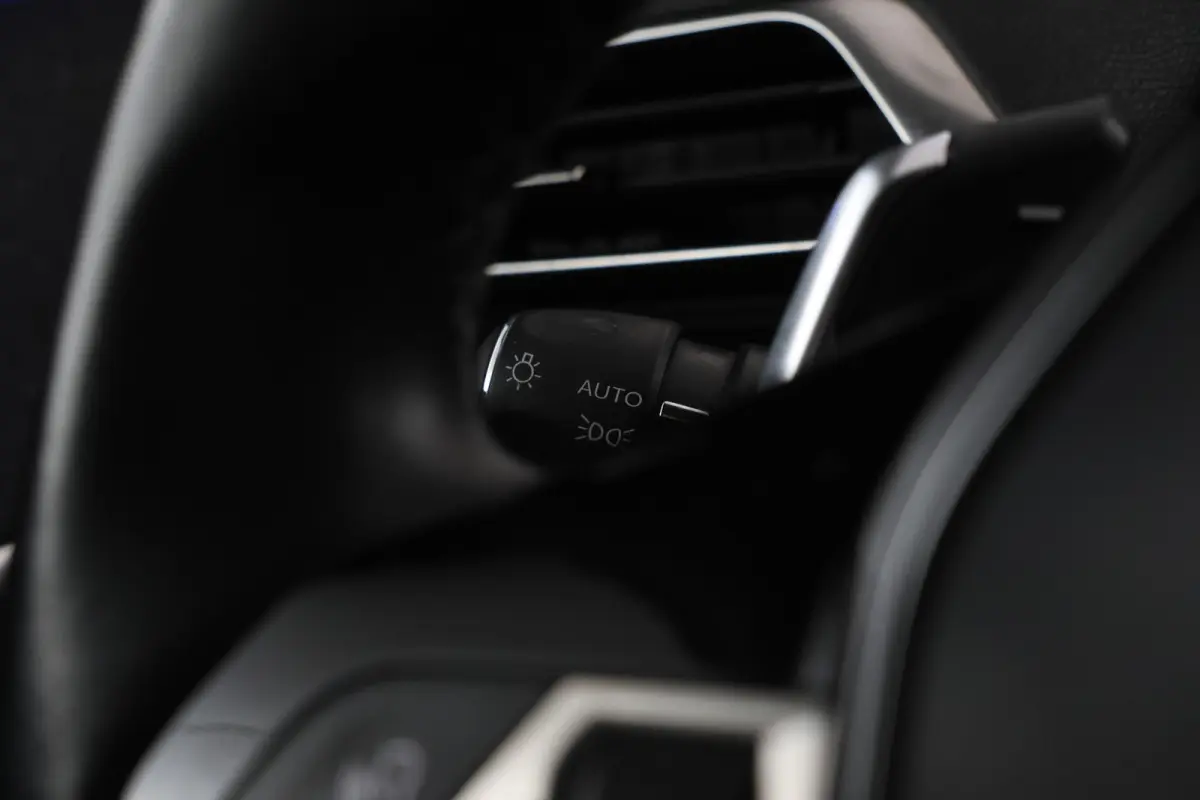 1.6 HYbrid 300 Allure Pack Business Apple carplay, Automaat, climate,