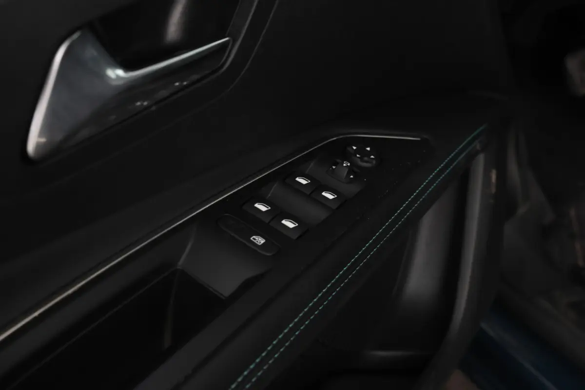 1.6 HYbrid 300 Allure Pack Business Apple carplay, Automaat, climate,