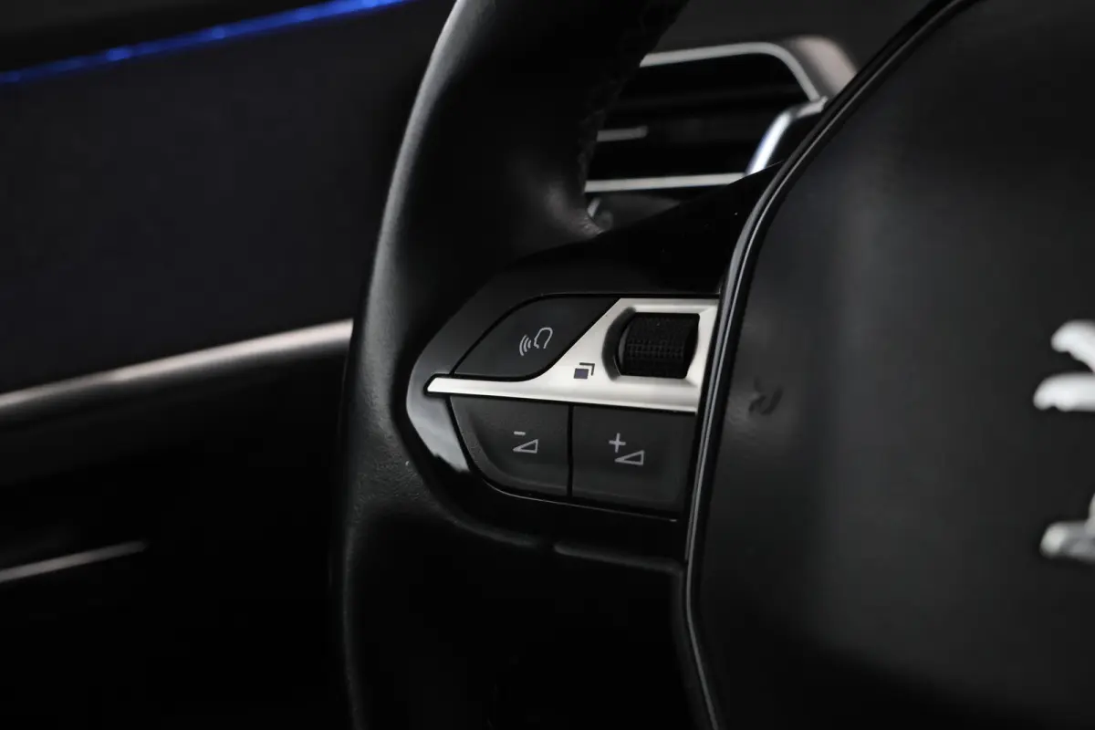1.6 HYbrid 300 Allure Pack Business Apple carplay, Automaat, climate,