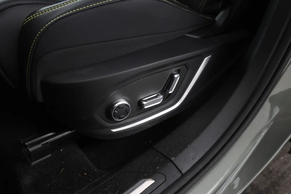 1.5 More Facelift! 360 cam, Elek, panorama, Stoelverwarming,