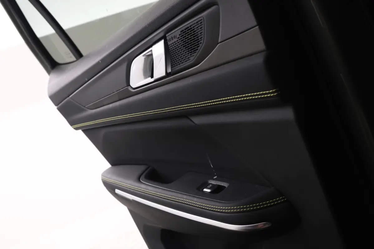 1.5 More Facelift! 360 cam, Elek, panorama, Stoelverwarming,