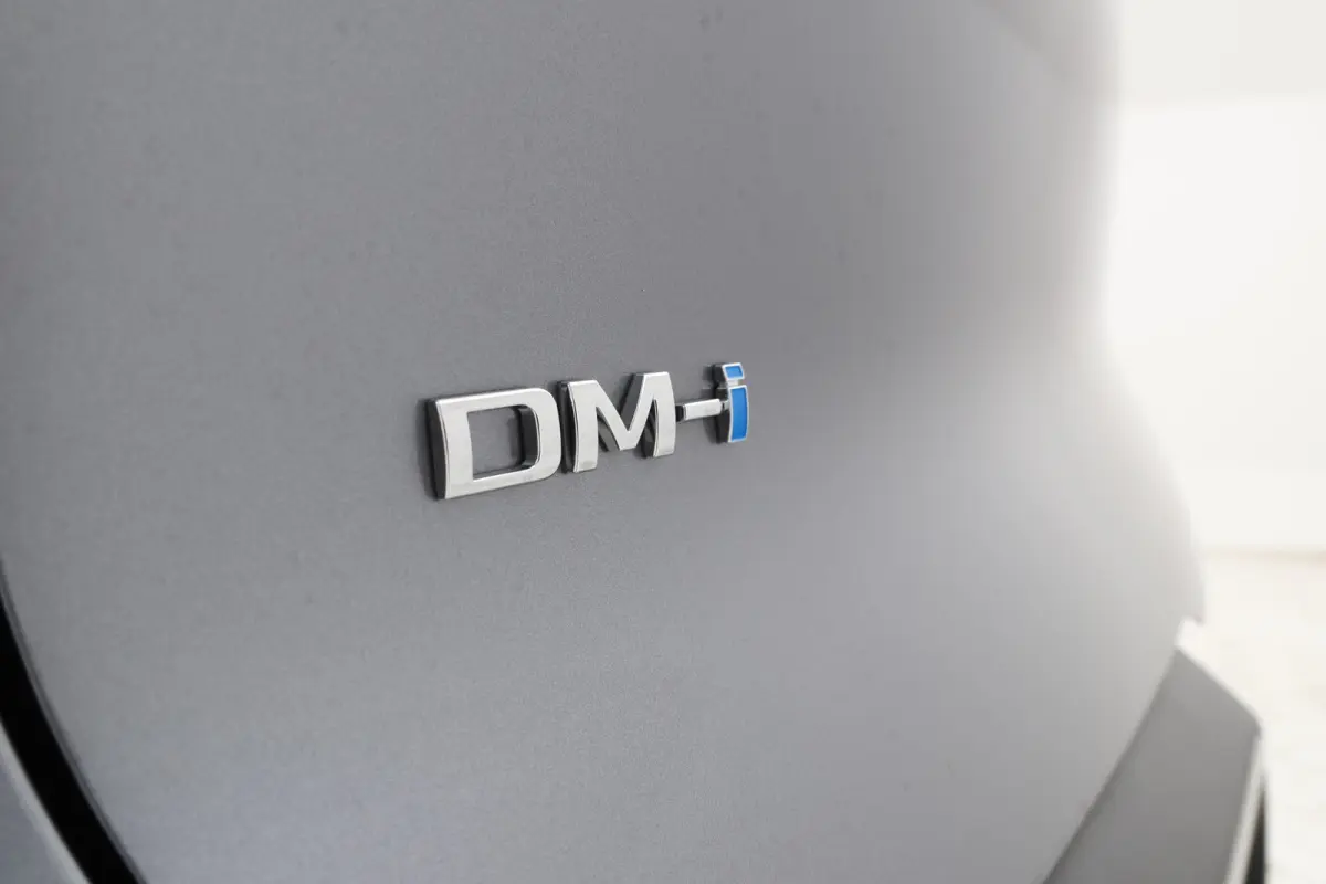 1.5 DM-i Boost Bom vol opties! Fabrieksnieuw!