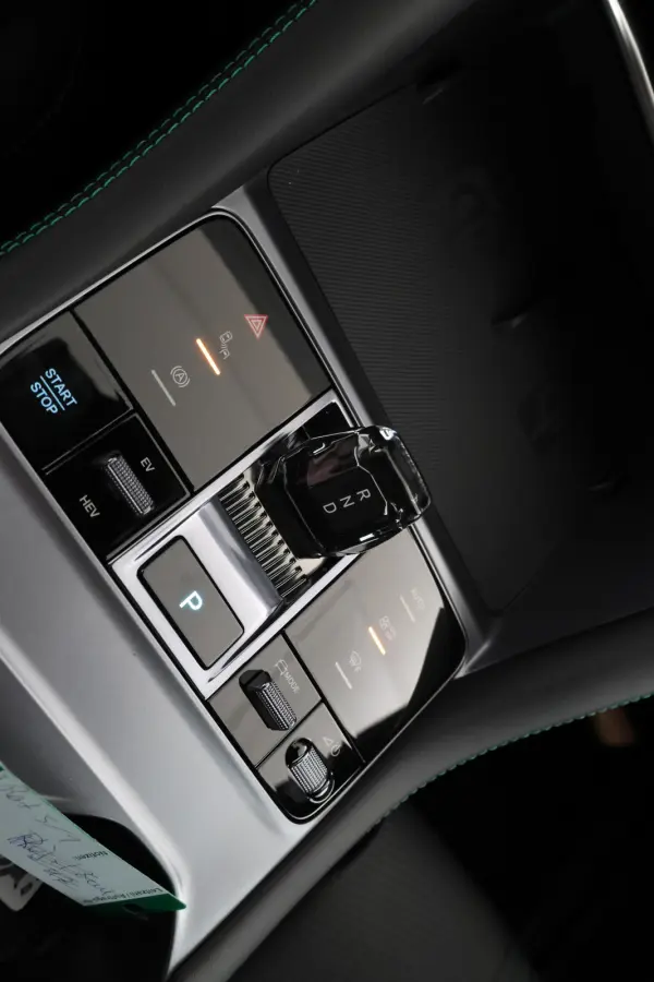 1.5 DM-i FWD Boost Nieuw! 360 Camera, Apple carplay.