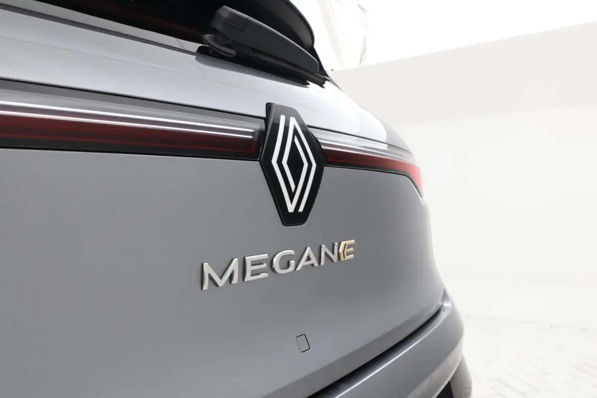 EV60 Optimum Charge Techno Adaptive Cruise, Apple Carplay/Android Auto,