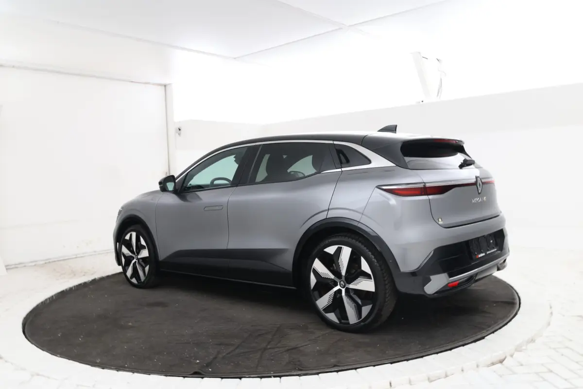 EV60 Optimum Charge Techno Adaptive Cruise, Apple Carplay/Android Auto,