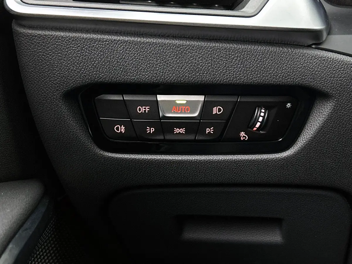 320e PANO | EL-TREKHAAK | NAVI & CARPLAY | EL-ACHTERKLEP