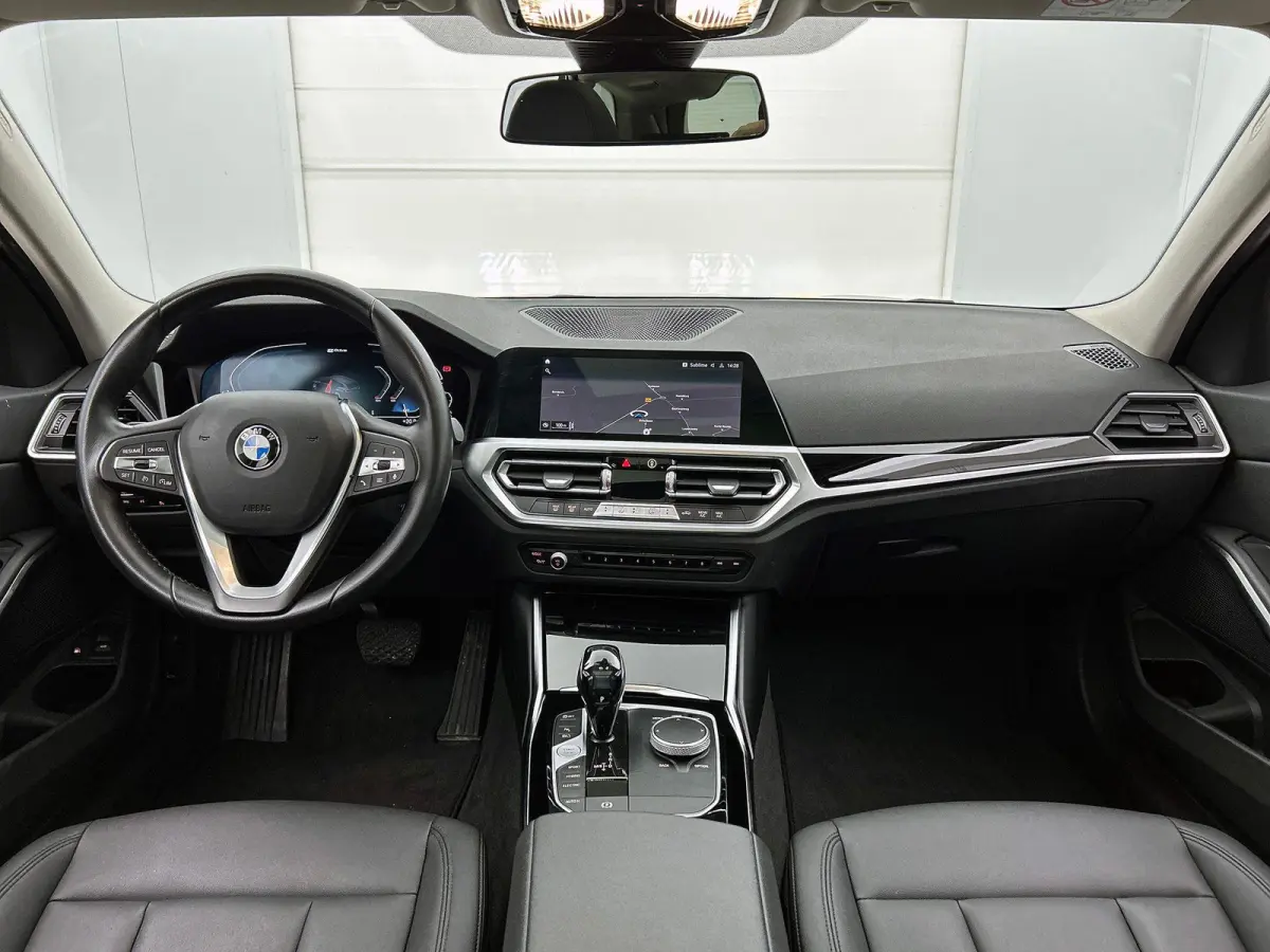 320e PANO | EL-TREKHAAK | NAVI & CARPLAY | EL-ACHTERKLEP