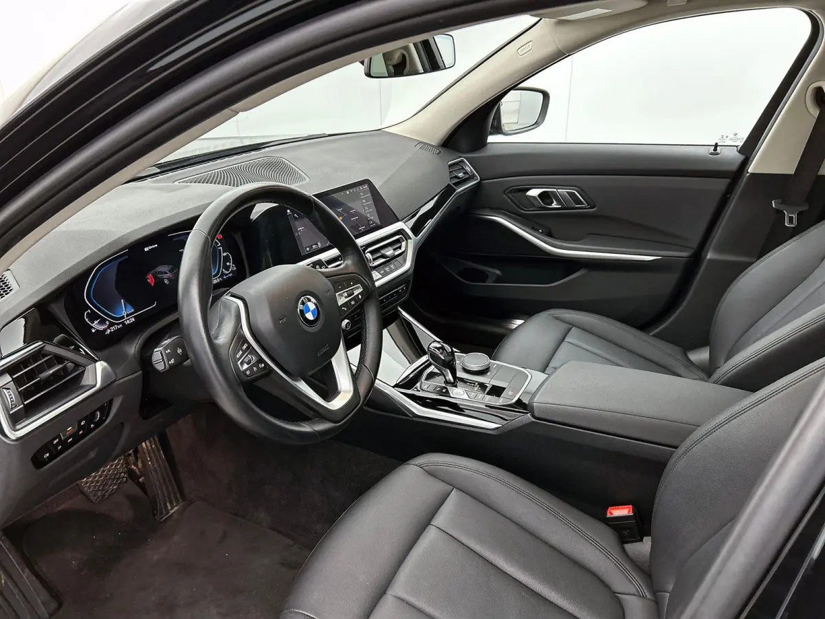 320e PANO | EL-TREKHAAK | NAVI & CARPLAY | EL-ACHTERKLEP