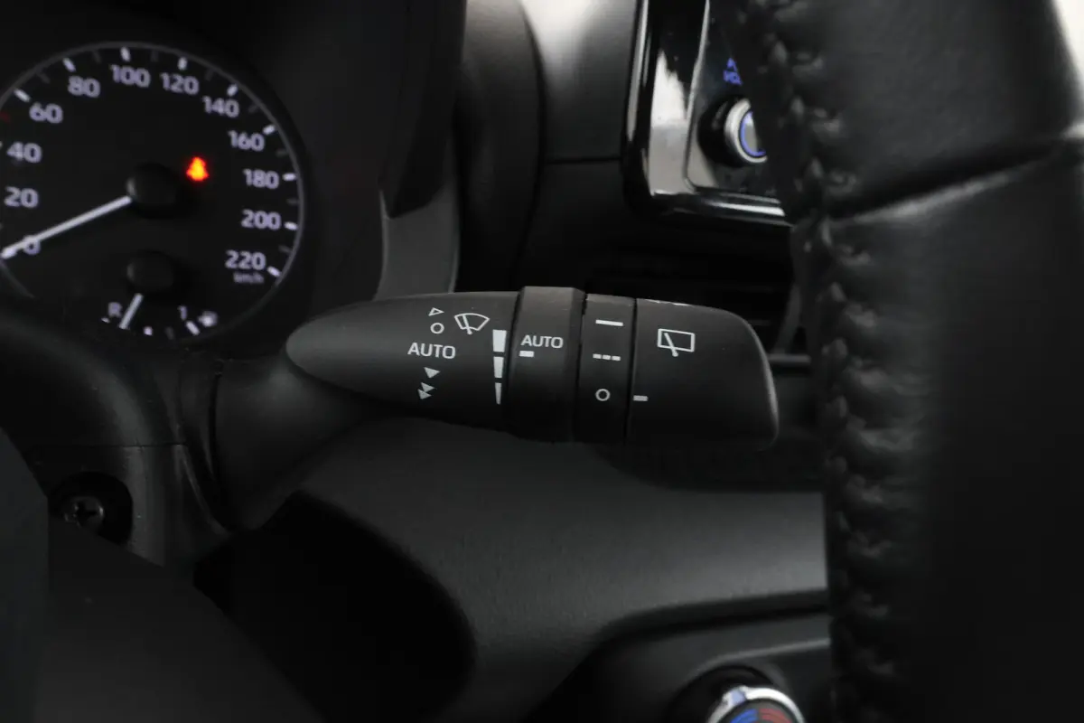 1.5 VVT-i Active 5 Deurs Navigatie, Airco