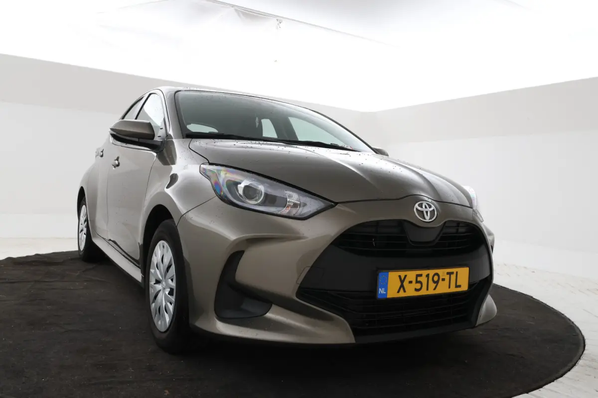 1.5 VVT-i Active 5 Deurs Navigatie, Airco