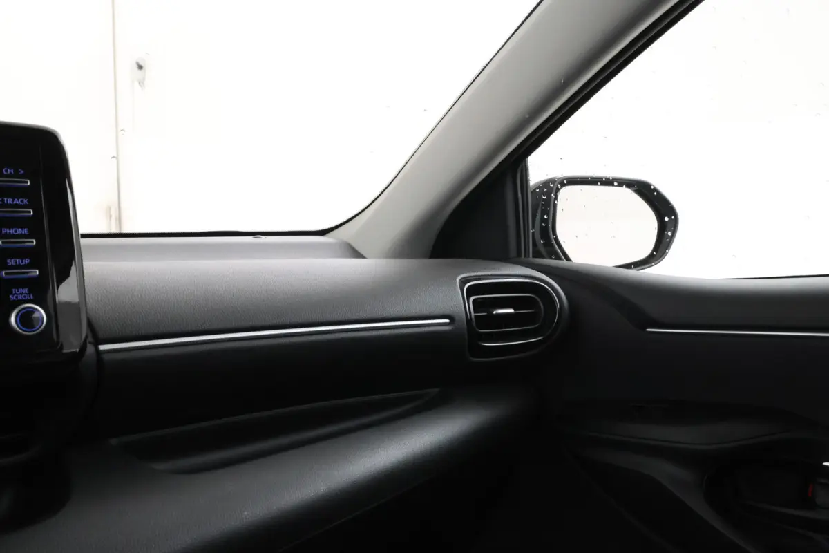 1.5 VVT-i Active 5 Deurs Navigatie, Airco
